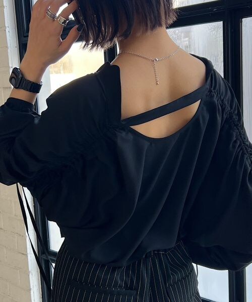 PAGEBOY（ページボーイ）の「ドロストスリーブブラウス（トップス・オフホワイト05/ブラック09/グレージュ12/ブルー86・F）」の11枚目の写真