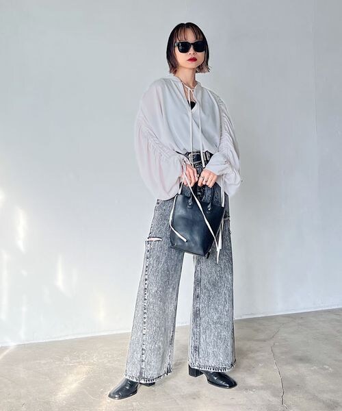 PAGEBOY（ページボーイ）の「ドロストスリーブブラウス（トップス・オフホワイト05/ブラック09/グレージュ12/ブルー86・F）」の21枚目の写真