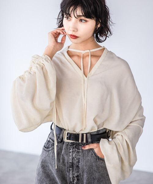 PAGEBOY（ページボーイ）の「ドロストスリーブブラウス（トップス・オフホワイト05/ブラック09/グレージュ12/ブルー86・F）」の6枚目の写真