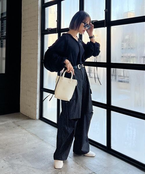 PAGEBOY（ページボーイ）の「ドロストスリーブブラウス（トップス・オフホワイト05/ブラック09/グレージュ12/ブルー86・F）」の13枚目の写真