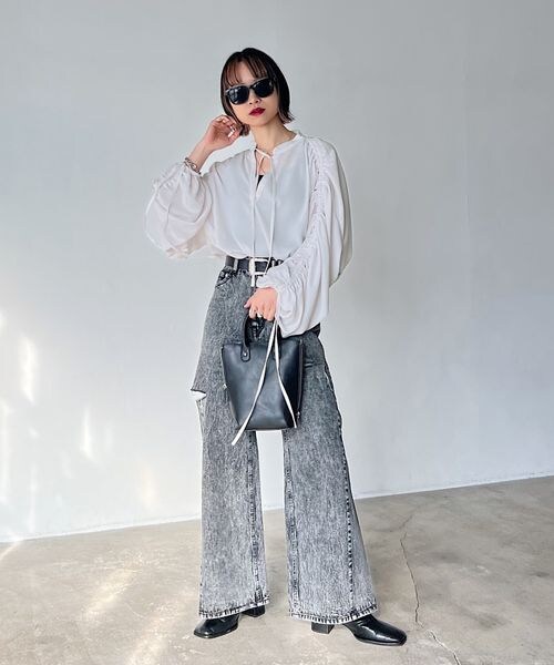 PAGEBOY（ページボーイ）の「ドロストスリーブブラウス（トップス・オフホワイト05/ブラック09/グレージュ12/ブルー86・F）」の20枚目の写真