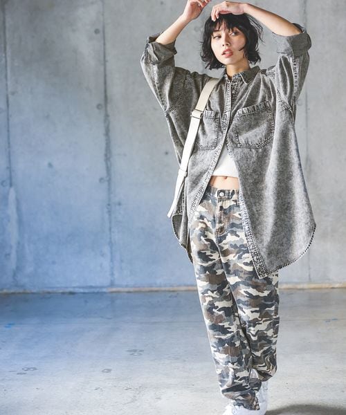 PAGEBOY（ページボーイ）の「デニムスナップルーズシャツ（トップス・ブラックケミカル08/ブルー82/インディゴ87・F）」の9枚目の写真