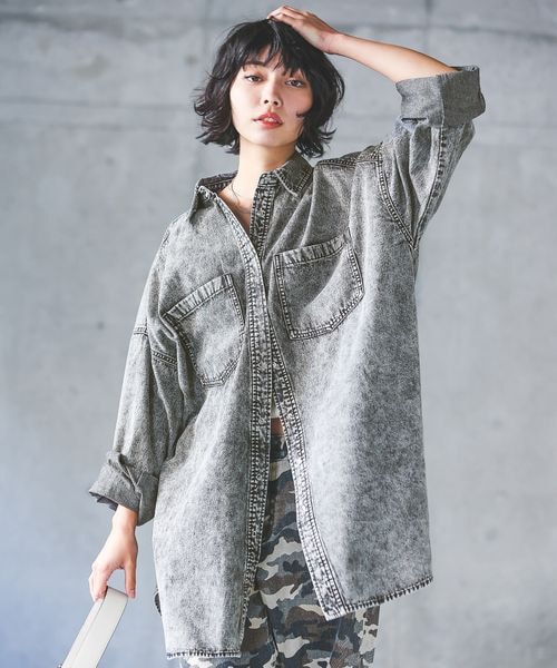 PAGEBOY（ページボーイ）の「デニムスナップルーズシャツ（トップス・ブラックケミカル08/ブルー82/インディゴ87・F）」の4枚目の写真