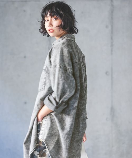 PAGEBOY（ページボーイ）の「デニムスナップルーズシャツ（トップス・ブラックケミカル08/ブルー82/インディゴ87・F）」の6枚目の写真