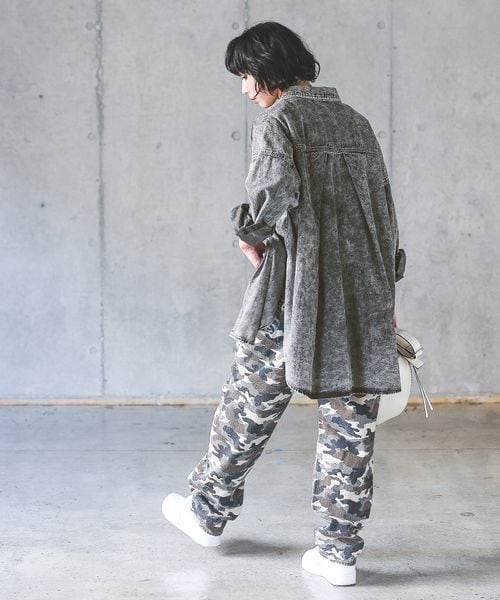 PAGEBOY（ページボーイ）の「デニムスナップルーズシャツ（トップス・ブラックケミカル08/ブルー82/インディゴ87・F）」の10枚目の写真