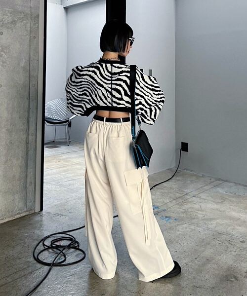 PAGEBOY(ページボーイ)の「クリアカーゴスラックス(パンツ・オフホワイト05/ブラック09/カーキ78・F)」の6枚目の写真