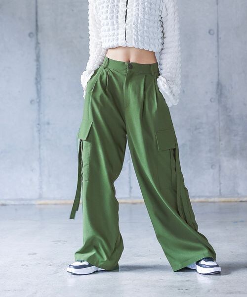 PAGEBOY(ページボーイ)の「クリアカーゴスラックス(パンツ・オフホワイト05/ブラック09/カーキ78・F)」の2枚目の写真