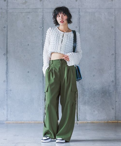 PAGEBOY(ページボーイ)の「クリアカーゴスラックス(パンツ・オフホワイト05/ブラック09/カーキ78・F)」の17枚目の写真