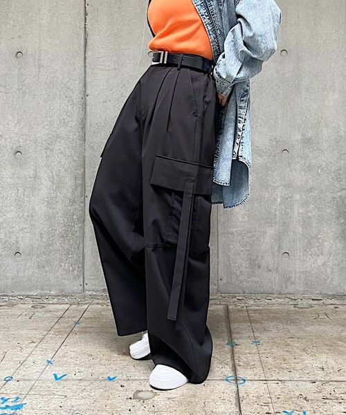 PAGEBOY(ページボーイ)の「クリアカーゴスラックス(パンツ・オフホワイト05/ブラック09/カーキ78・F)」の1枚目の写真