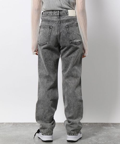 PAGEBOY(ページボーイ)の「ダメージクラシックデニム(パンツ・ブラックケミカル08/サックス82・24inch/25inch/26inch/27inch)」の16枚目の写真