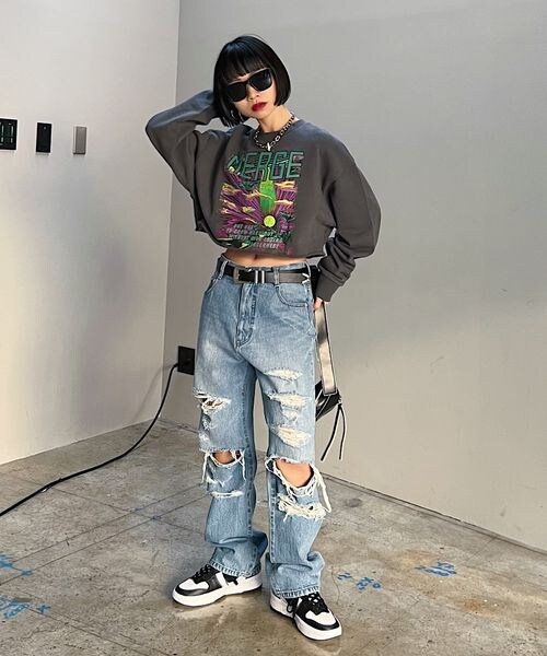 PAGEBOY(ページボーイ)の「ダメージクラシックデニム(パンツ・ブラックケミカル08/サックス82・24inch/25inch/26inch/27inch)」の12枚目の写真