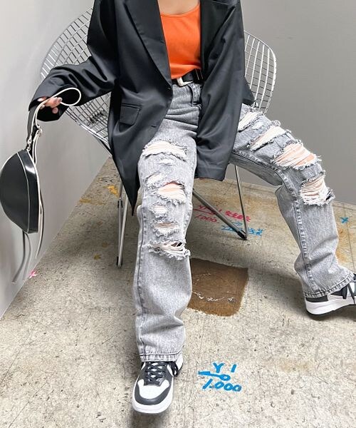 PAGEBOY(ページボーイ)の「ダメージクラシックデニム(パンツ・ブラックケミカル08/サックス82・24inch/25inch/26inch/27inch)」の4枚目の写真