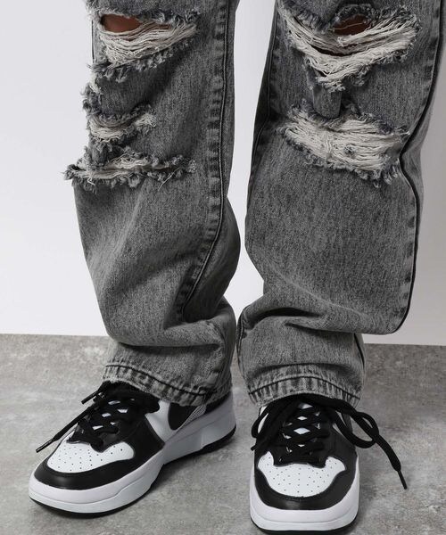 PAGEBOY(ページボーイ)の「ダメージクラシックデニム(パンツ・ブラックケミカル08/サックス82・24inch/25inch/26inch/27inch)」の20枚目の写真