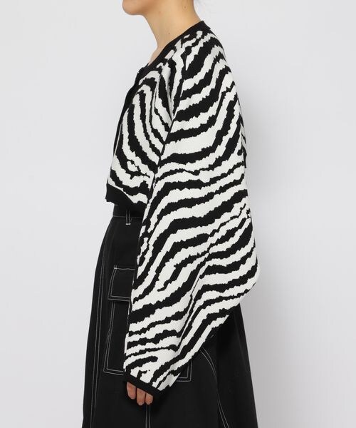 PAGEBOY（ページボーイ）の「マルチWAYボレロカーディガン（トップス・オフホワイト05/ゼブラ08/ブラック09/ラベンダー92・F）」の21枚目の写真