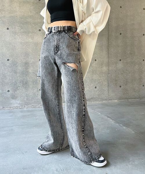 PAGEBOY（ページボーイ）の「フルワイドダメージデニム（パンツ・ブラックケミカル08/サックス82・25inch/26inch）」の4枚目の写真