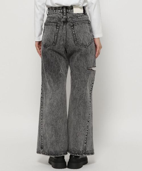 PAGEBOY（ページボーイ）の「フルワイドダメージデニム（パンツ・ブラックケミカル08/サックス82・25inch/26inch）」の13枚目の写真