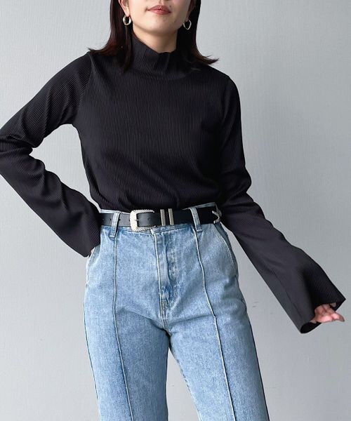 PAGEBOY（ページボーイ）の「リップルプリーツフレアスリーブ（トップス・オフホワイト05/ブラック09/ピンク25/ブルー86・F）」の6枚目の写真