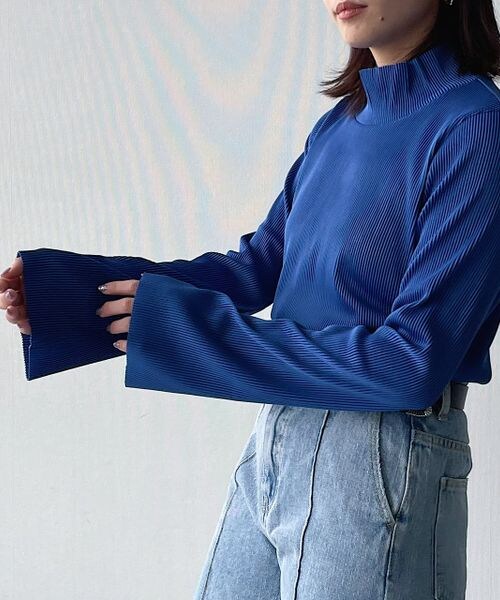 PAGEBOY（ページボーイ）の「リップルプリーツフレアスリーブ（トップス・オフホワイト05/ブラック09/ピンク25/ブルー86・F）」の13枚目の写真