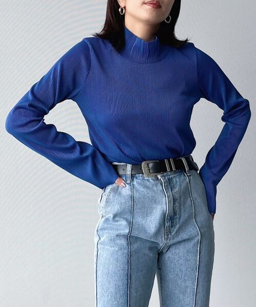 PAGEBOY（ページボーイ）の「リップルプリーツフレアスリーブ（トップス・オフホワイト05/ブラック09/ピンク25/ブルー86・F）」の4枚目の写真