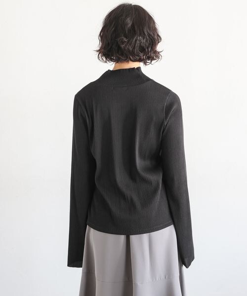 PAGEBOY（ページボーイ）の「リップルプリーツフレアスリーブ（トップス・オフホワイト05/ブラック09/ピンク25/ブルー86・F）」の15枚目の写真