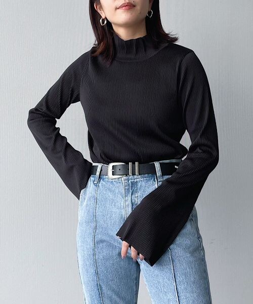 PAGEBOY（ページボーイ）の「リップルプリーツフレアスリーブ（トップス・オフホワイト05/ブラック09/ピンク25/ブルー86・F）」の2枚目の写真