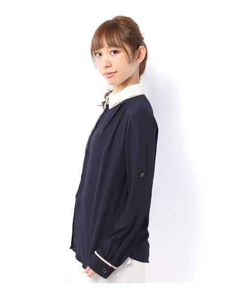 PAGEBOY（ページボーイ）の「ネックレス付き2枚重ね衿シャツ