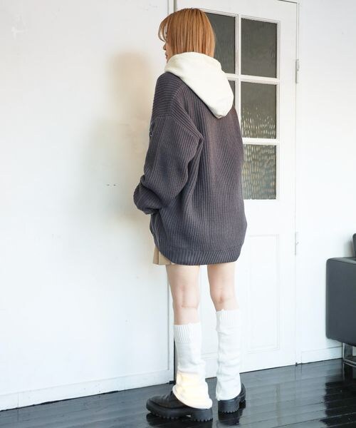 PAGEBOY（ページボーイ）の「サガラシシュウロゴカーデ（トップス・レディース・チャコール18/クリーム52/イエロー65/ライトブルー82・FREE）」の9枚目の写真