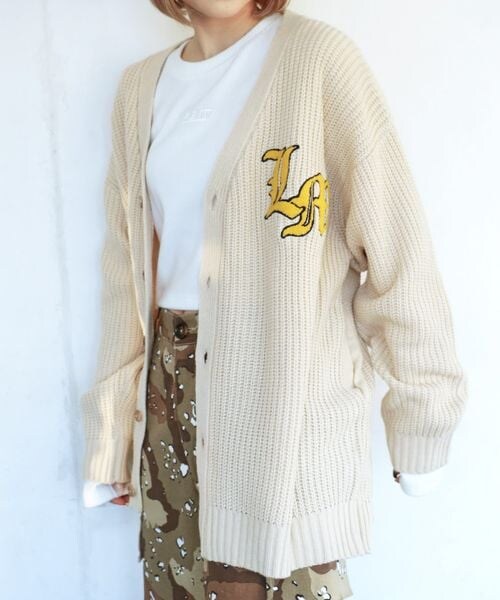 PAGEBOY（ページボーイ）の「サガラシシュウロゴカーデ（トップス・レディース・チャコール18/クリーム52/イエロー65/ライトブルー82・FREE）」の2枚目の写真