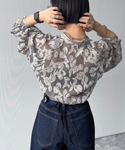 PAGEBOY（ページボーイ）の「ソフトレースジャガードブラウス（トップス・レディース・オフホワイト05/ブラック09/グレージュ12・F）」の16枚目の写真