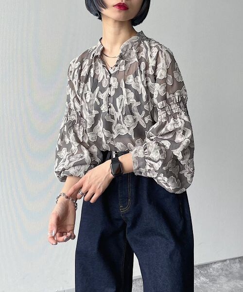 PAGEBOY（ページボーイ）の「ソフトレースジャガードブラウス（トップス・レディース・オフホワイト05/ブラック09/グレージュ12・F）」の17枚目の写真