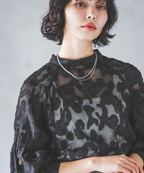 PAGEBOY（ページボーイ）の「ソフトレースジャガードブラウス（トップス・レディース・オフホワイト05/ブラック09/グレージュ12・F）」の14枚目の写真