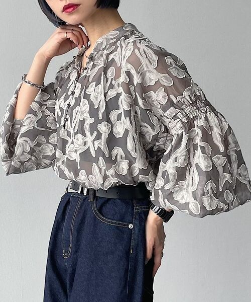 PAGEBOY（ページボーイ）の「ソフトレースジャガードブラウス（トップス・レディース・オフホワイト05/ブラック09/グレージュ12・F）」の3枚目の写真