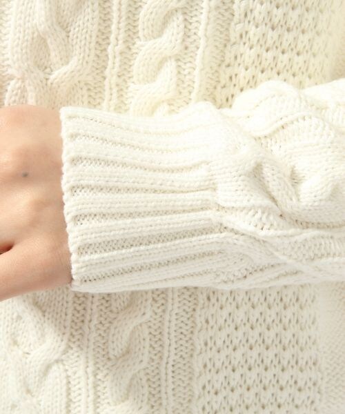 LOWRYS FARM（ローリーズファーム）の「５ゲージケーブルプルオーバーロングスリーブ（トップス・レディース・オフ/グレー/レッド/ネイビー・Ｍ/Ｌ）」の10枚目の写真