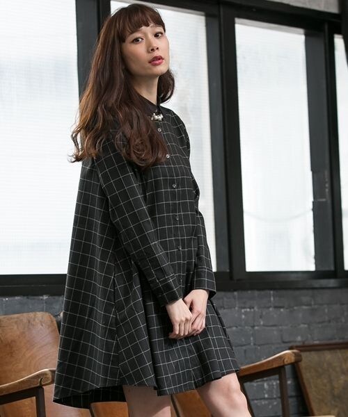 HARE(ハレ)の「チェックフレアシャツワンピース(ワンピース/ドレス・レディース・オフホワイト/ブラック/グレー・FREE)」の2枚目の写真