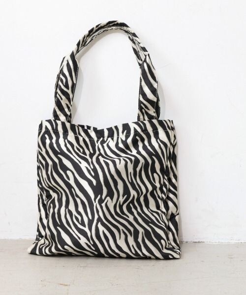 LOWRYS FARM(ローリーズファーム)の「3ROOMトートBAG2(バッグ・アイボリー08/ゼブラ10・FREE)」の3枚目の写真