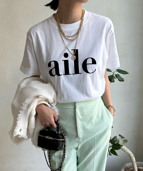 DouDou（ドゥドゥ）の「aileフロッキーロゴTEE（Tシャツ/カットソー・レディース・ホワイト/ホワイトその他1/ライトグレー/チャコールグレー・F）」の2枚目の写真