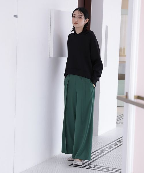 LAKOLE（ラコレ）の「スーパーワイドタックパンツ（パンツ・レディース・グレージュ(14)/ブラック(19)/グリーン(70)・S/M）」の6枚目の写真