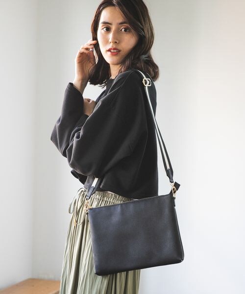 LEPSIM(レプシィム)の「テープベルトショルダーバッグ(バッグ・レディース・アイボリー08/ブラック09/ベージュ52・ONE SIZE)」の9枚目の写真