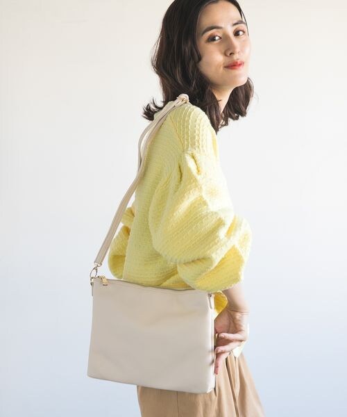 LEPSIM(レプシィム)の「テープベルトショルダーバッグ(バッグ・レディース・アイボリー08/ブラック09/ベージュ52・ONE SIZE)」の6枚目の写真