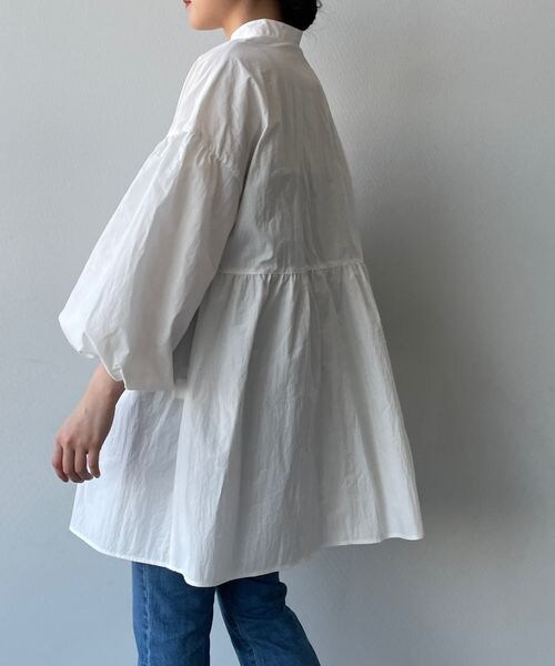 LOWRYS FARM（ローリーズファーム）の「フリルチュニックワンピース（トップス・オフ05/ブラック09/ベージュ52・FREE）」の11枚目の写真