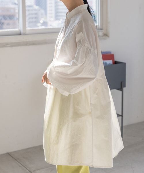 LOWRYS FARM（ローリーズファーム）の「フリルチュニックワンピース（トップス・オフ05/ブラック09/ベージュ52・FREE）」の6枚目の写真