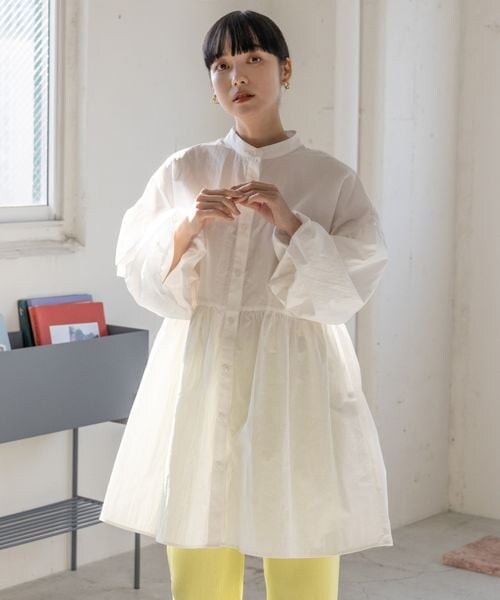 LOWRYS FARM（ローリーズファーム）の「フリルチュニックワンピース（トップス・オフ05/ブラック09/ベージュ52・FREE）」の5枚目の写真