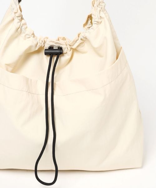 LOWRYS FARM(ローリーズファーム)の「ポケツキキンチャクショルダー(バッグ・レディース・アイボリー08/ブラック09/グリーン72・FREE)」の5枚目の写真