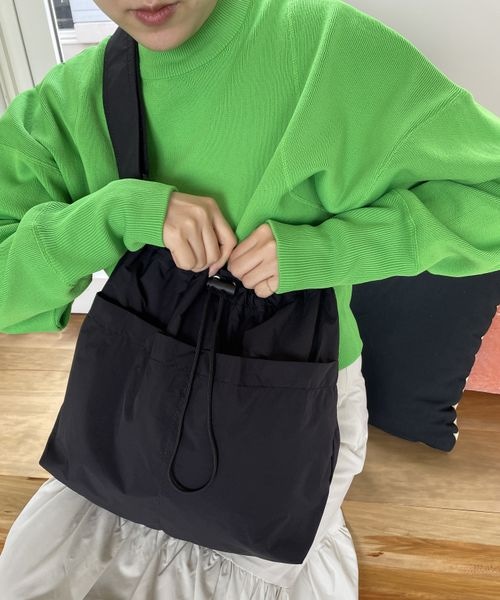 LOWRYS FARM(ローリーズファーム)の「ポケツキキンチャクショルダー(バッグ・レディース・アイボリー08/ブラック09/グリーン72・FREE)」の2枚目の写真