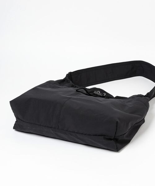 LOWRYS FARM(ローリーズファーム)の「ポケツキキンチャクショルダー(バッグ・レディース・アイボリー08/ブラック09/グリーン72・FREE)」の17枚目の写真