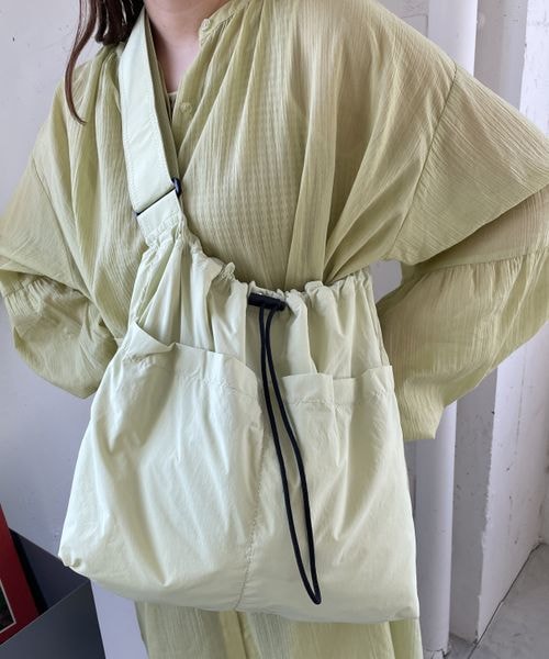 LOWRYS FARM(ローリーズファーム)の「ポケツキキンチャクショルダー(バッグ・レディース・アイボリー08/ブラック09/グリーン72・FREE)」の3枚目の写真