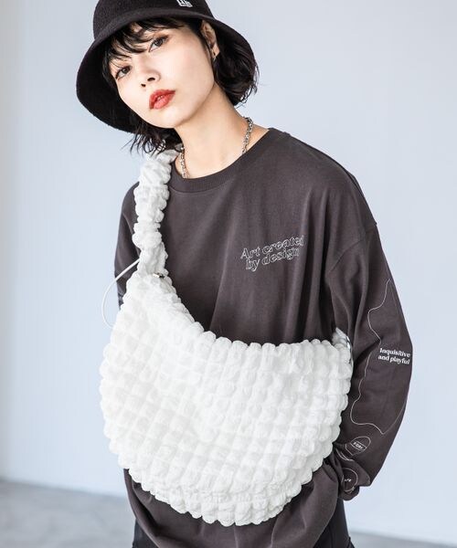 PAGEBOY(ページボーイ)の「スクエアジャガードショルダーバッグ(バッグ・レディース・オフホワイト05/ブラック09/グリーン75・F)」の1枚目の写真