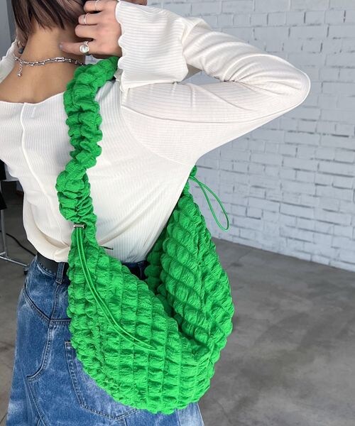 PAGEBOY(ページボーイ)の「スクエアジャガードショルダーバッグ(バッグ・レディース・オフホワイト05/ブラック09/グリーン75・F)」の3枚目の写真