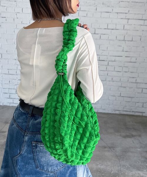 PAGEBOY(ページボーイ)の「スクエアジャガードショルダーバッグ(バッグ・レディース・オフホワイト05/ブラック09/グリーン75・F)」の8枚目の写真