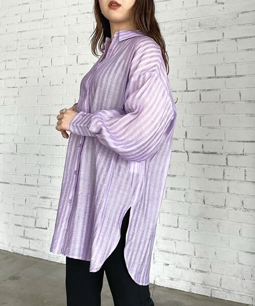 PAGEBOY（ページボーイ）の「サテンシアーストライプシャツ（トップス・オフホワイト05/チャコール18/ラベンダー92・F）」の15枚目の写真